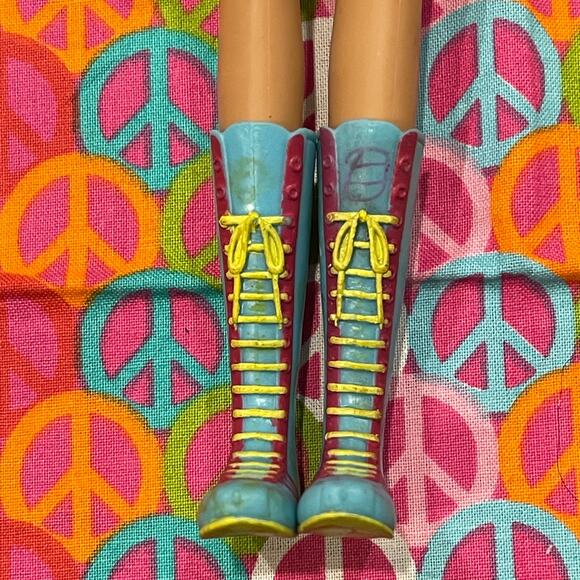 Moxie Girlz Sophina Stamp "N" Style 11" Doll Dressed as Shown - Picture 5 of 8